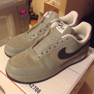 NIKE AF1'S GRAY AND NAVY BLUE LOW